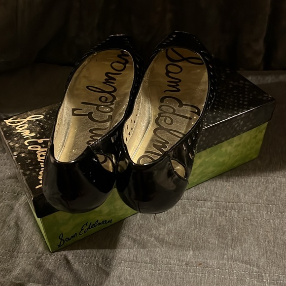 Sam Edelman Black Flats with Tan Details - Picture 3 of 4